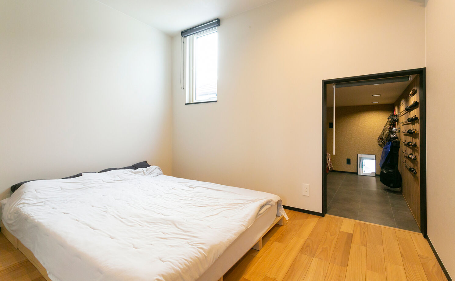 アイ工務店 【延床33.6坪／小屋裏収納・納戸／間取り図】回遊動線で家事の効率化を実現。休日は光あふれる中庭で朝食をの建築実例画像15