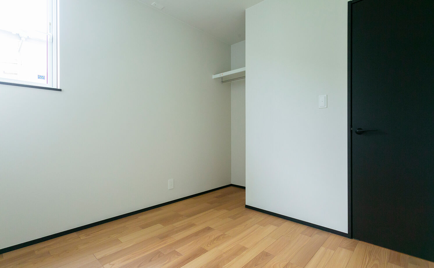 アイ工務店 【延床33.6坪／小屋裏収納・納戸／間取り図】回遊動線で家事の効率化を実現。休日は光あふれる中庭で朝食をの建築実例画像17