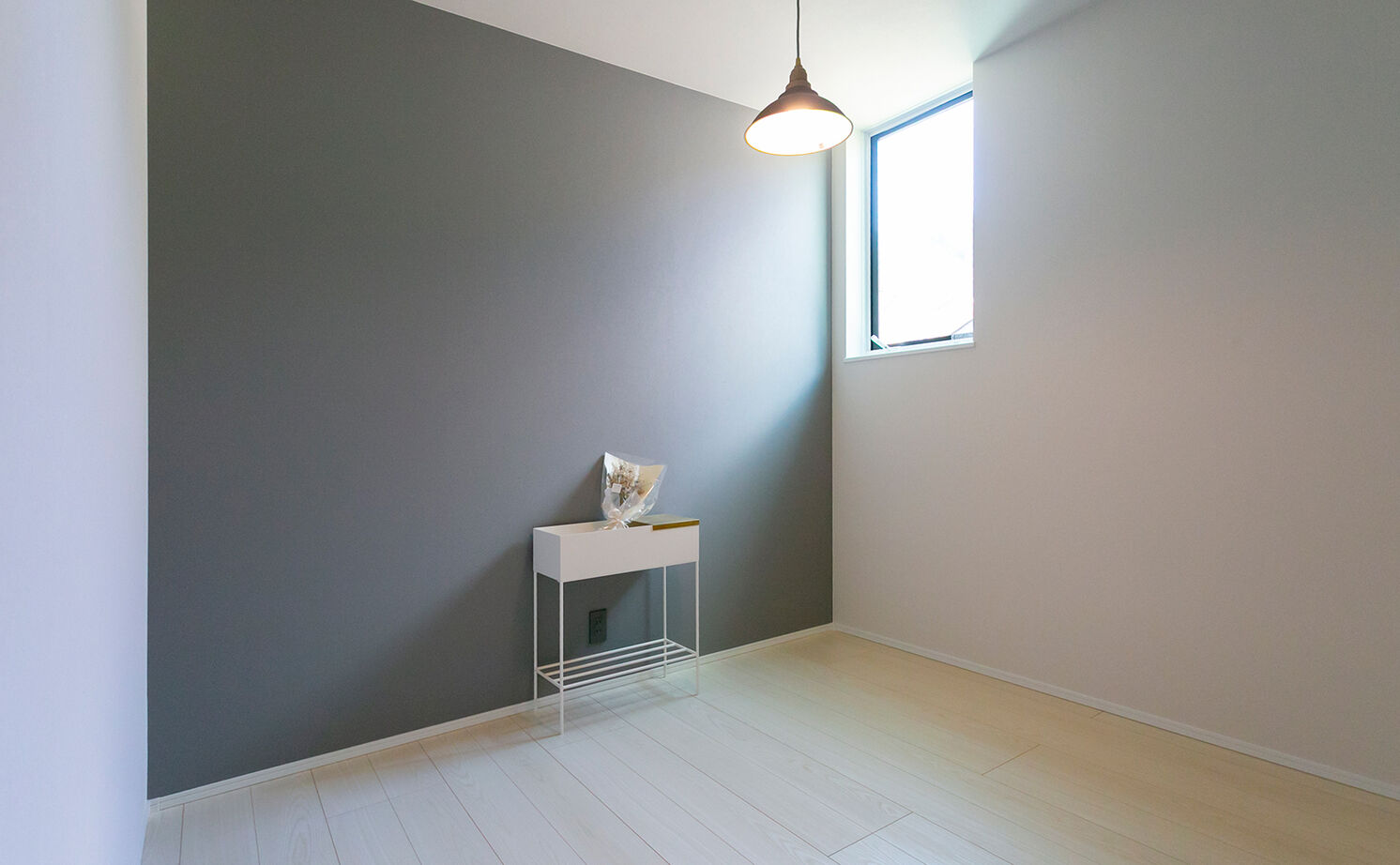 アイ工務店 【延床35.9坪／吹き抜け玄関／納戸／間取り図】オブジェのような照明が映える、白が基調のフェミニンな空間の建築実例画像19