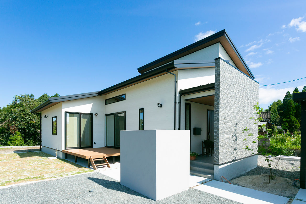 アイ工務店 【熊本県上益城郡/38坪/半平屋】室内にいながら自然の安らぎを感じる、平屋風1.5階の住まいの建築実例画像1