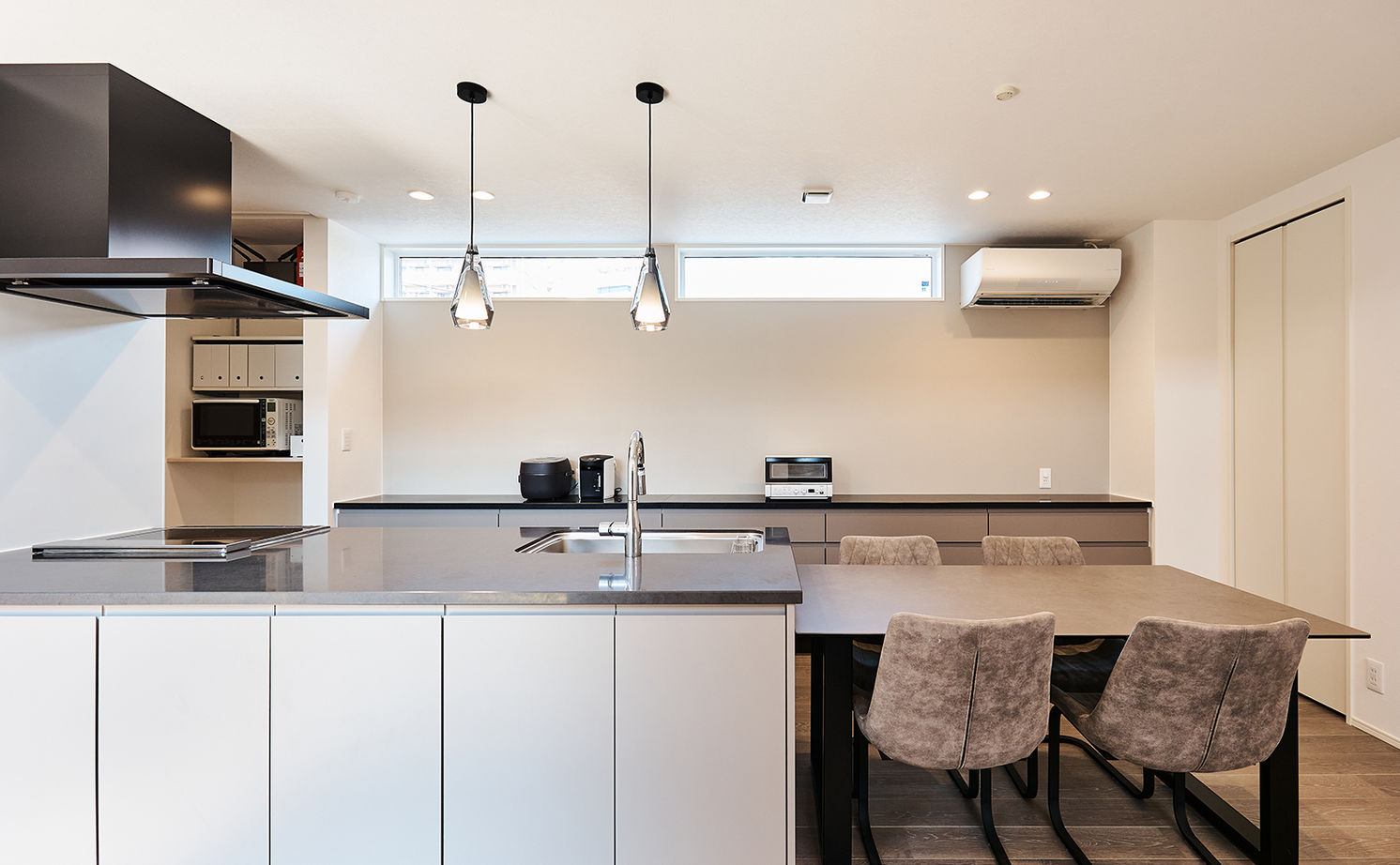 アイ工務店 【吹き抜け/2000万円台】リビングや小屋裏のシアタールームなど、高さを活かした設計で欲しい空間を実現の建築実例画像3