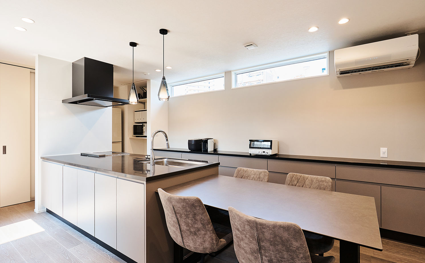 アイ工務店 【吹き抜け/2000万円台】リビングや小屋裏のシアタールームなど、高さを活かした設計で欲しい空間を実現の建築実例画像10