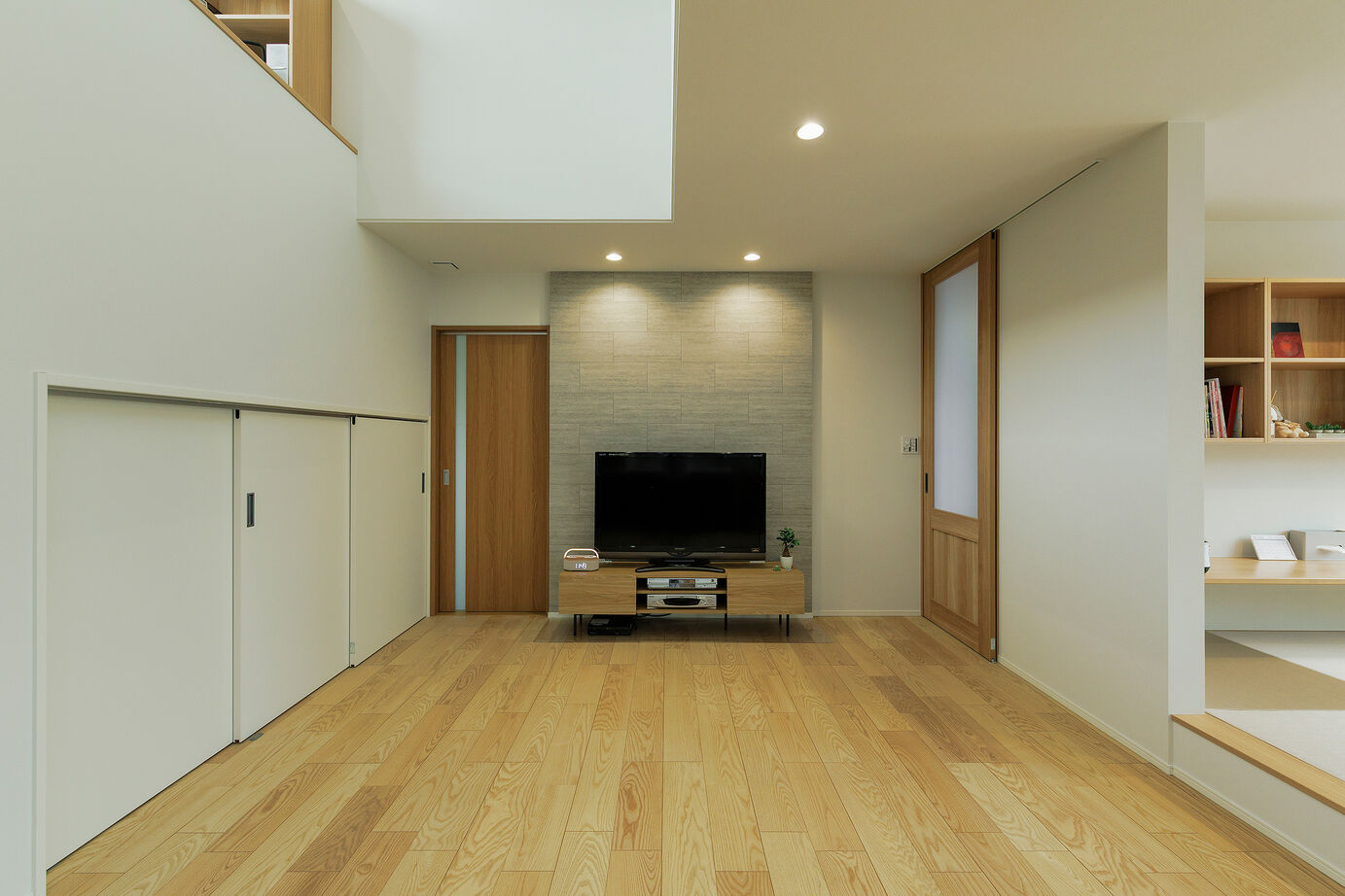 アイ工務店 【福井県/回遊動線/間取り図有】吹抜とスキップフロアの開放感。屋外～土間収納～水回りへつながる家の建築実例画像4