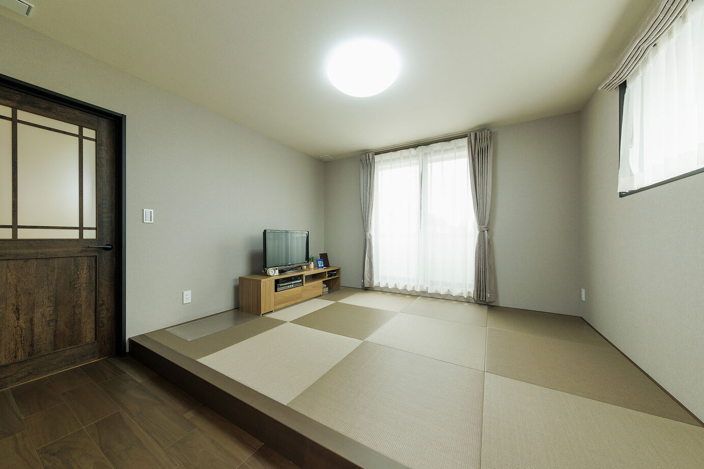 アイ工務店 【福井県/回遊動線/間取り図有】吹抜とスキップフロアの開放感。屋外～土間収納～水回りへつながる家の建築実例画像11