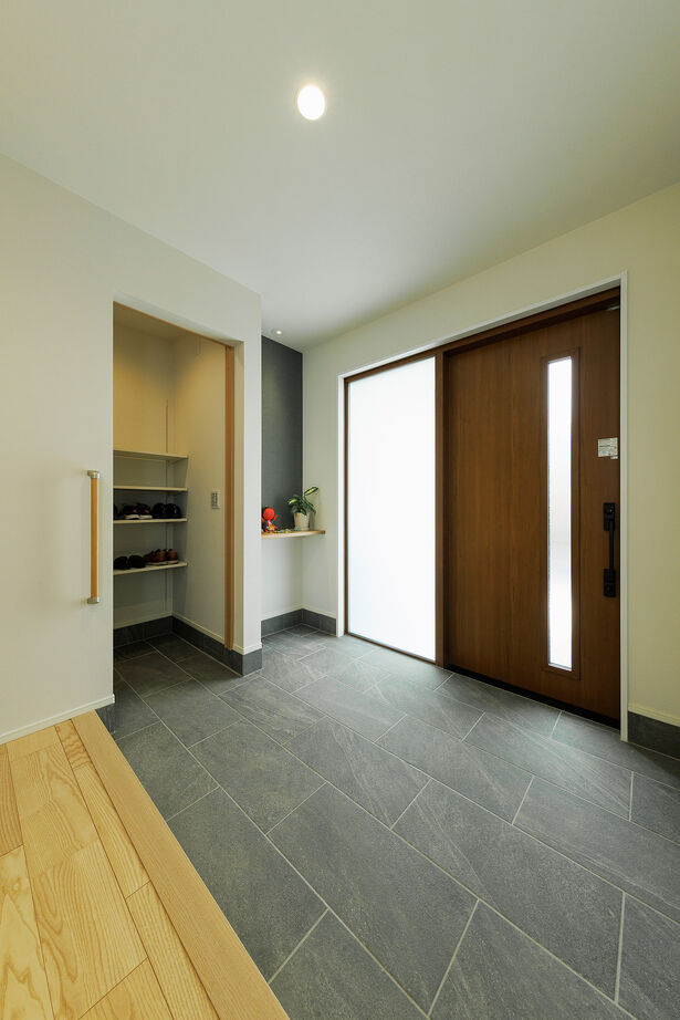 アイ工務店 【福井県/回遊動線/間取り図有】吹抜とスキップフロアの開放感。屋外～土間収納～水回りへつながる家の建築実例画像16