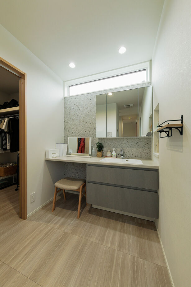 アイ工務店 【福井県/回遊動線/間取り図有】吹抜とスキップフロアの開放感。屋外～土間収納～水回りへつながる家の建築実例画像17