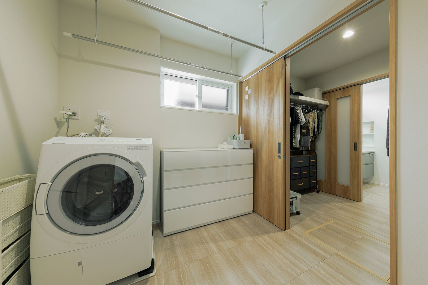 アイ工務店 【福井県/回遊動線/間取り図有】吹抜とスキップフロアの開放感。屋外～土間収納～水回りへつながる家の建築実例画像18