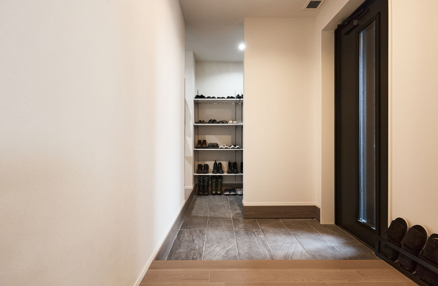 アイ工務店 【北海道札幌市/2000万円台/間取り図有】スキップフロアと暮らしやすい動線・収納が魅力の高断熱住宅の建築実例画像13