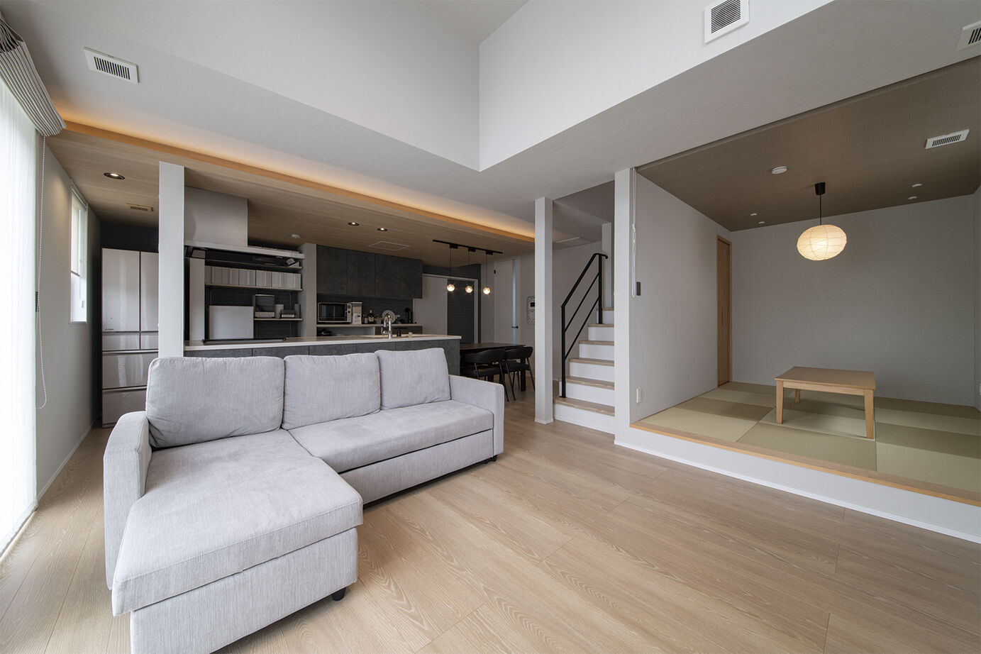 アイ工務店 【延床31.7坪／スキップフロア／動線】大開口＋ハーフ吹抜の開放感。高い性能が日々の暮らしを快適にの建築実例画像1