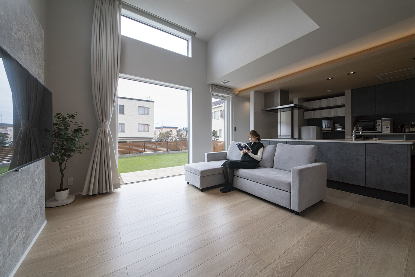 アイ工務店 【延床31.7坪／スキップフロア／動線】大開口＋ハーフ吹抜の開放感。高い性能が日々の暮らしを快適にの建築実例画像2