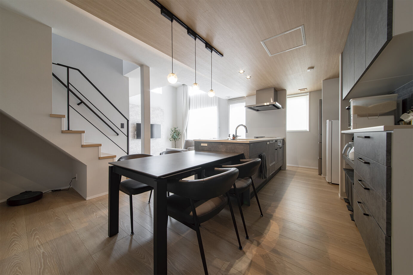 アイ工務店 【延床31.7坪／スキップフロア／動線】大開口＋ハーフ吹抜の開放感。高い性能が日々の暮らしを快適にの建築実例画像5