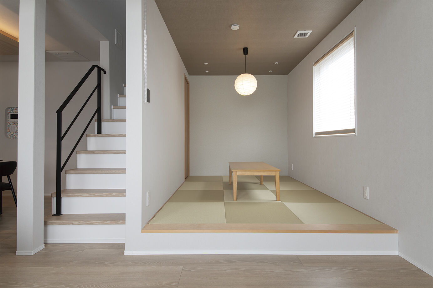 アイ工務店 【延床31.7坪／スキップフロア／動線】大開口＋ハーフ吹抜の開放感。高い性能が日々の暮らしを快適にの建築実例画像6