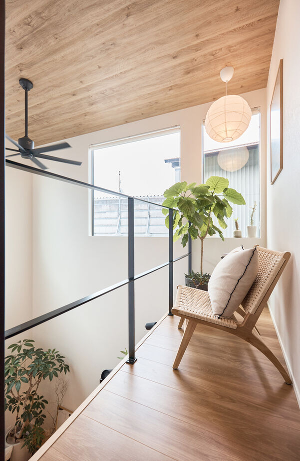 アイ工務店 【静岡県/2階建て/回遊導線】吹抜からの光に包まれる、お気に入りインテリアと植物に溢れる住まいの建築実例画像6