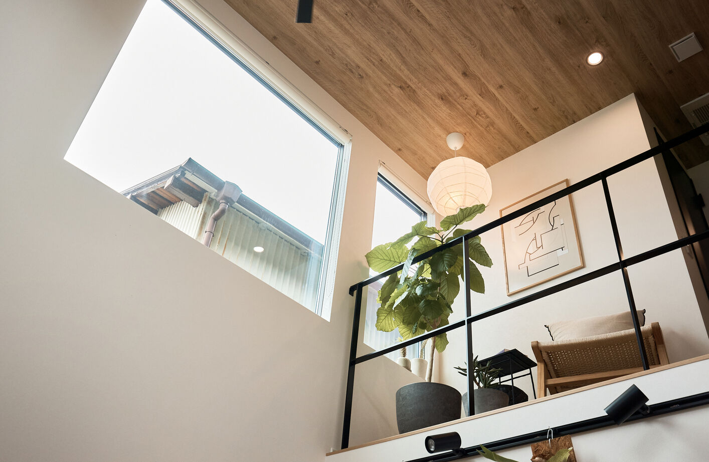 アイ工務店 【静岡県/2階建て/回遊導線】吹抜からの光に包まれる、お気に入りインテリアと植物に溢れる住まいの建築実例画像7
