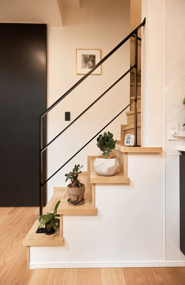 アイ工務店 【静岡県/2階建て/回遊導線】吹抜からの光に包まれる、お気に入りインテリアと植物に溢れる住まいの建築実例画像8