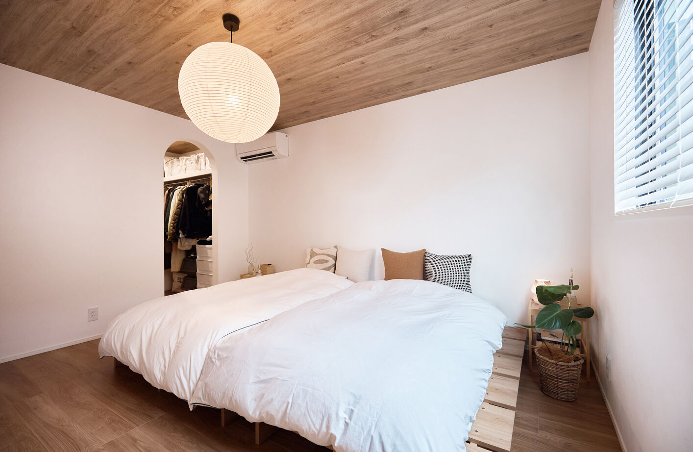 アイ工務店 【静岡県/2階建て/回遊導線】吹抜からの光に包まれる、お気に入りインテリアと植物に溢れる住まいの建築実例画像10