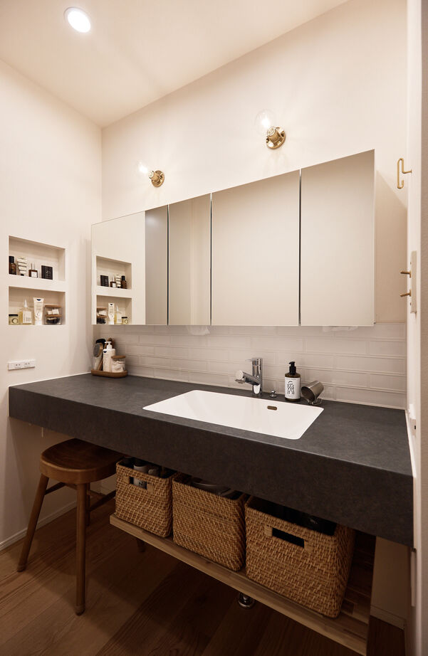 アイ工務店 【静岡県/2階建て/回遊導線】吹抜からの光に包まれる、お気に入りインテリアと植物に溢れる住まいの建築実例画像12