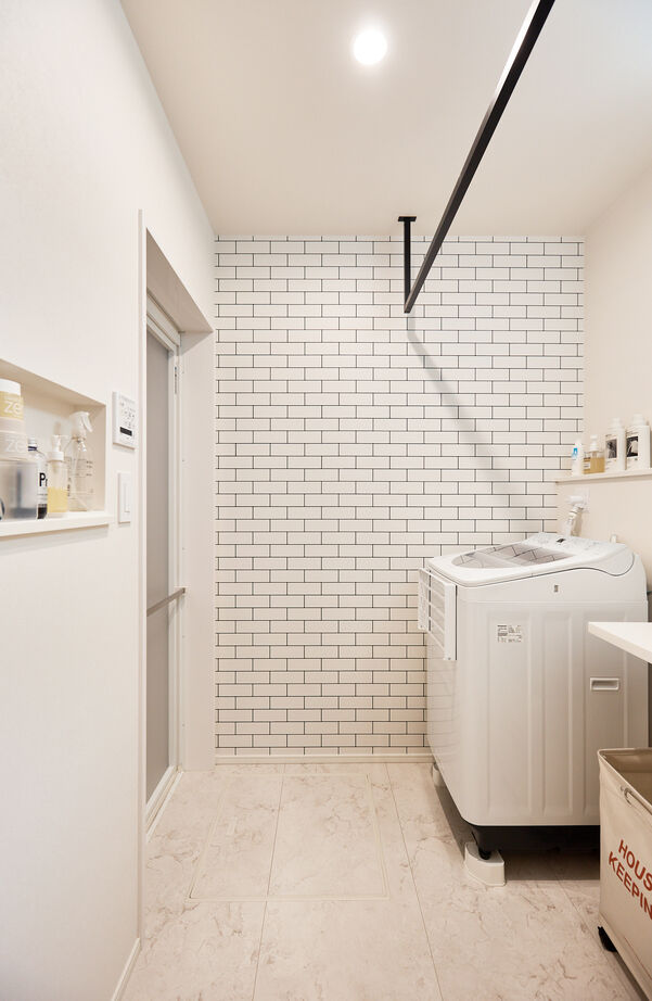 アイ工務店 【静岡県/2階建て/回遊導線】吹抜からの光に包まれる、お気に入りインテリアと植物に溢れる住まいの建築実例画像13