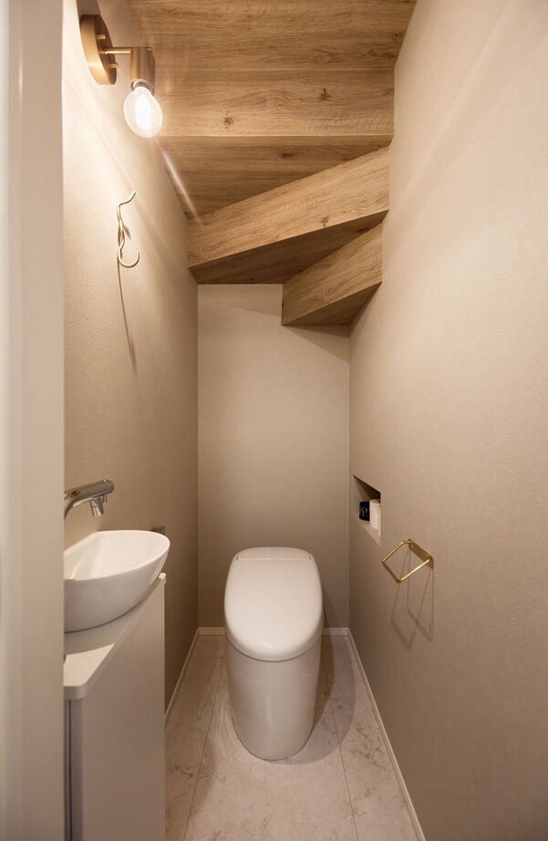 アイ工務店 【静岡県/2階建て/回遊導線】吹抜からの光に包まれる、お気に入りインテリアと植物に溢れる住まいの建築実例画像14