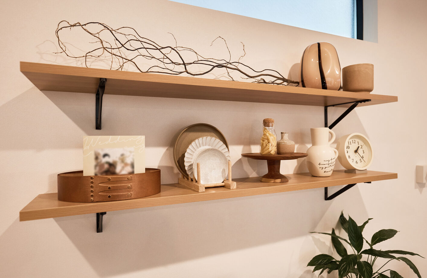 アイ工務店 【静岡県/2階建て/回遊導線】吹抜からの光に包まれる、お気に入りインテリアと植物に溢れる住まいの建築実例画像17