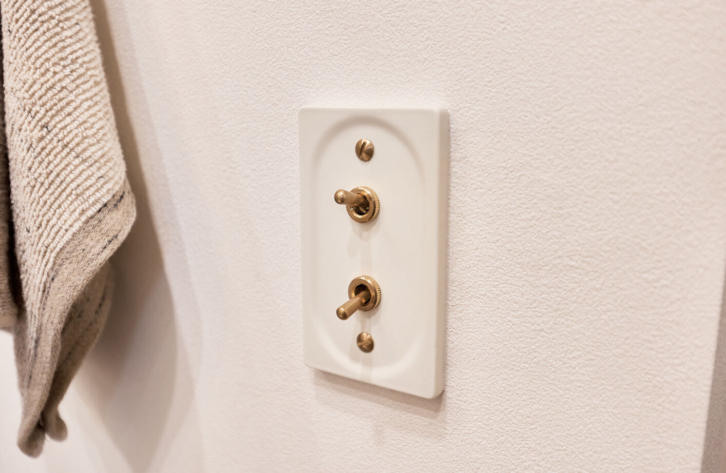 アイ工務店 【静岡県/2階建て/回遊導線】吹抜からの光に包まれる、お気に入りインテリアと植物に溢れる住まいの建築実例画像18