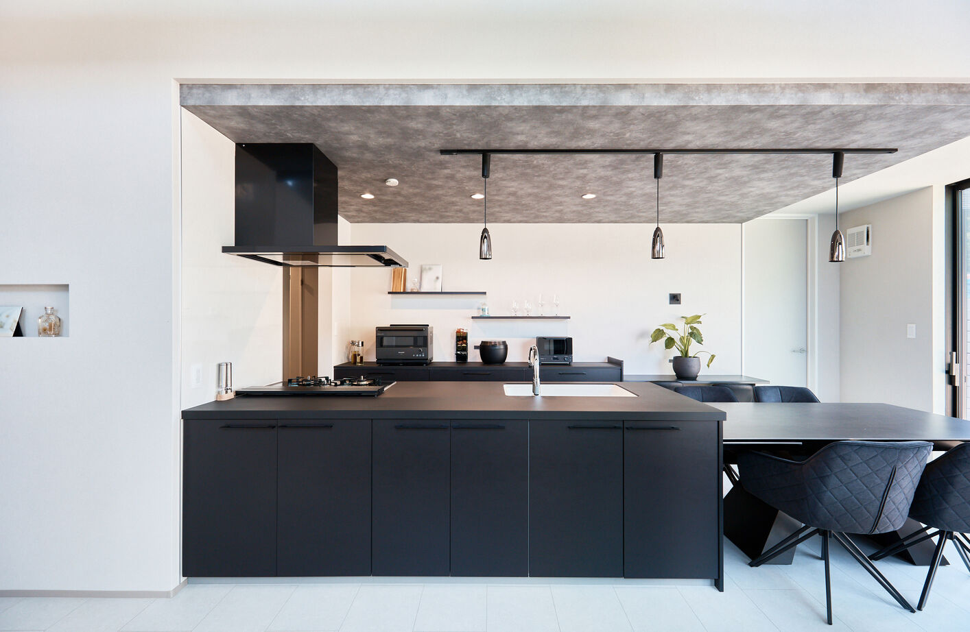 アイ工務店 【静岡県/半平屋/2000万円台】ダウンリビングと吹抜で開放感を追求した平屋風1.5階建ての建築実例画像3