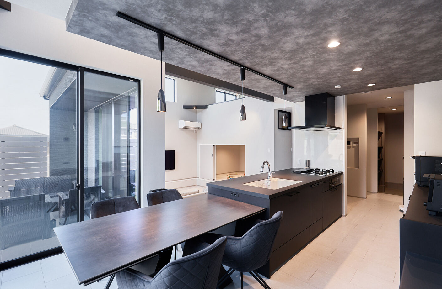 アイ工務店 【静岡県/半平屋/2000万円台】ダウンリビングと吹抜で開放感を追求した平屋風1.5階建ての建築実例画像6