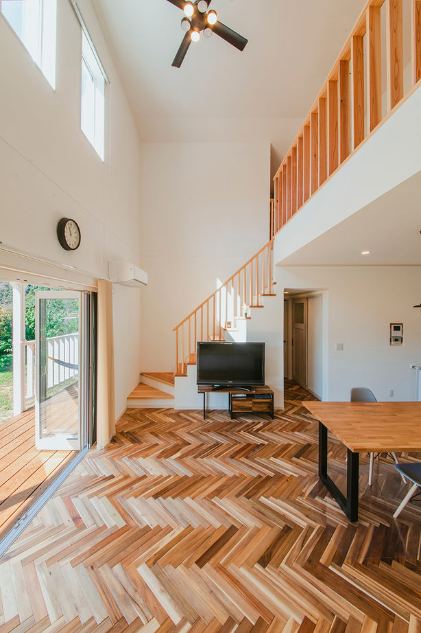 水田建設（水田建築一級建築士事務所） 【おしゃれな家｜2000万円台｜30坪台｜間取り図有】吹抜けリビングも実現！緑に囲まれたカリフォルニア住宅の建築実例画像2