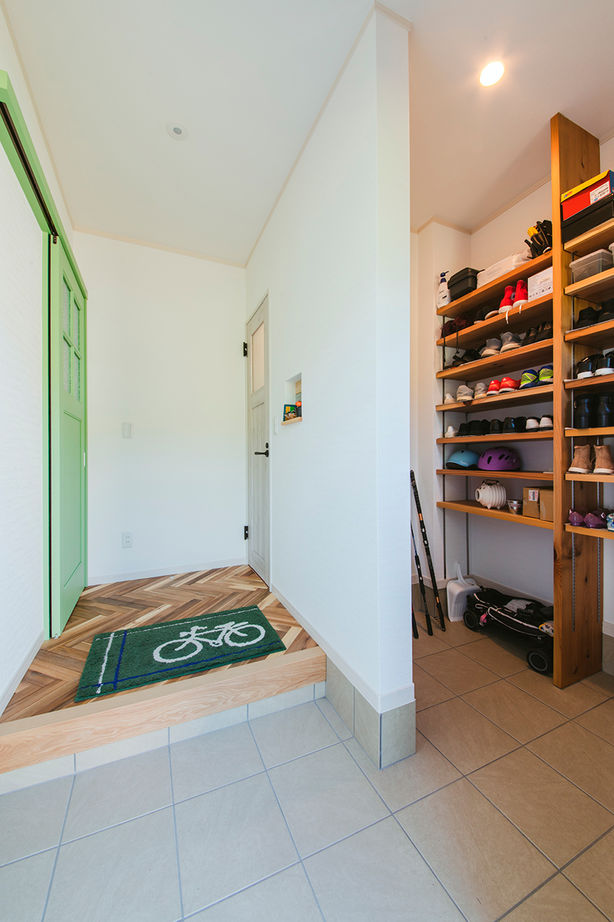 水田建設（水田建築一級建築士事務所） 【おしゃれな家｜2000万円台｜30坪台｜間取り図有】吹抜けリビングも実現！緑に囲まれたカリフォルニア住宅の建築実例画像9