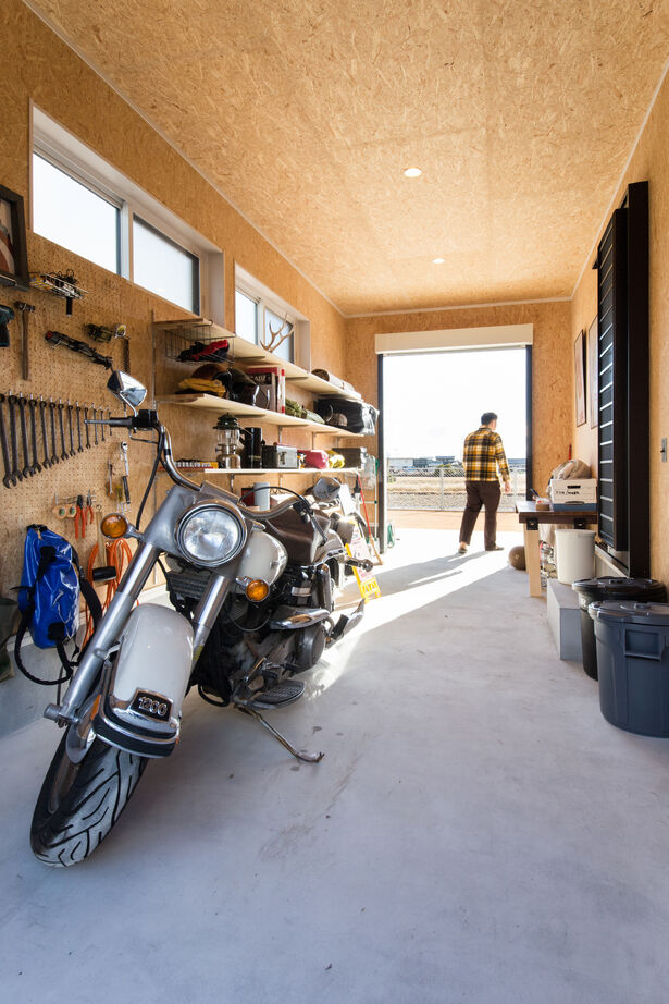 水田建設（水田建築一級建築士事務所） 【浜松市/インナーガレージ/ウッドデッキ】趣味も子育ても、のびのび楽しめるガレージハウスの建築実例画像2