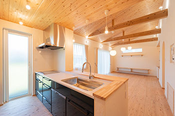 スローライフ住宅設計 【2200万円台／UA値0.27／C値0.1／耐震等級3】老後に備えたプランニング。趣味を満喫できる平屋の建築実例画像2