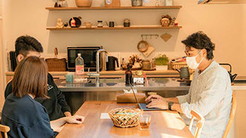 スローライフ住宅設計 【2100万円台／UA値0.29／C値0.2／耐震等級3】開放感のあるくつろぎリビングと、こだわりのカフェキッチンの建築実例画像6