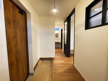 スローライフ住宅設計 【2100万円台／UA値0.29／C値0.2／耐震等級3】開放感のあるくつろぎリビングと、こだわりのカフェキッチンの建築実例画像8