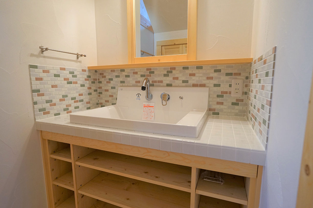 Roots工務店  「soboku」 【延床39坪/土地80坪】欧風デザイン/薪ストーブ/漆喰壁/家族でゆっくり過ごす、丁寧な暮らし/ガス式乾燥機の建築実例画像4