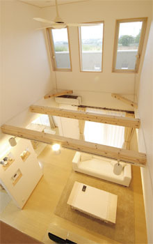 東武ニューハウス（加須・羽生・久喜） 【1500～2000万円/39坪】家族が集う吹抜けリビング 温もり溢れる南欧風スタイルを内観・外観で楽しめる家の建築実例画像3