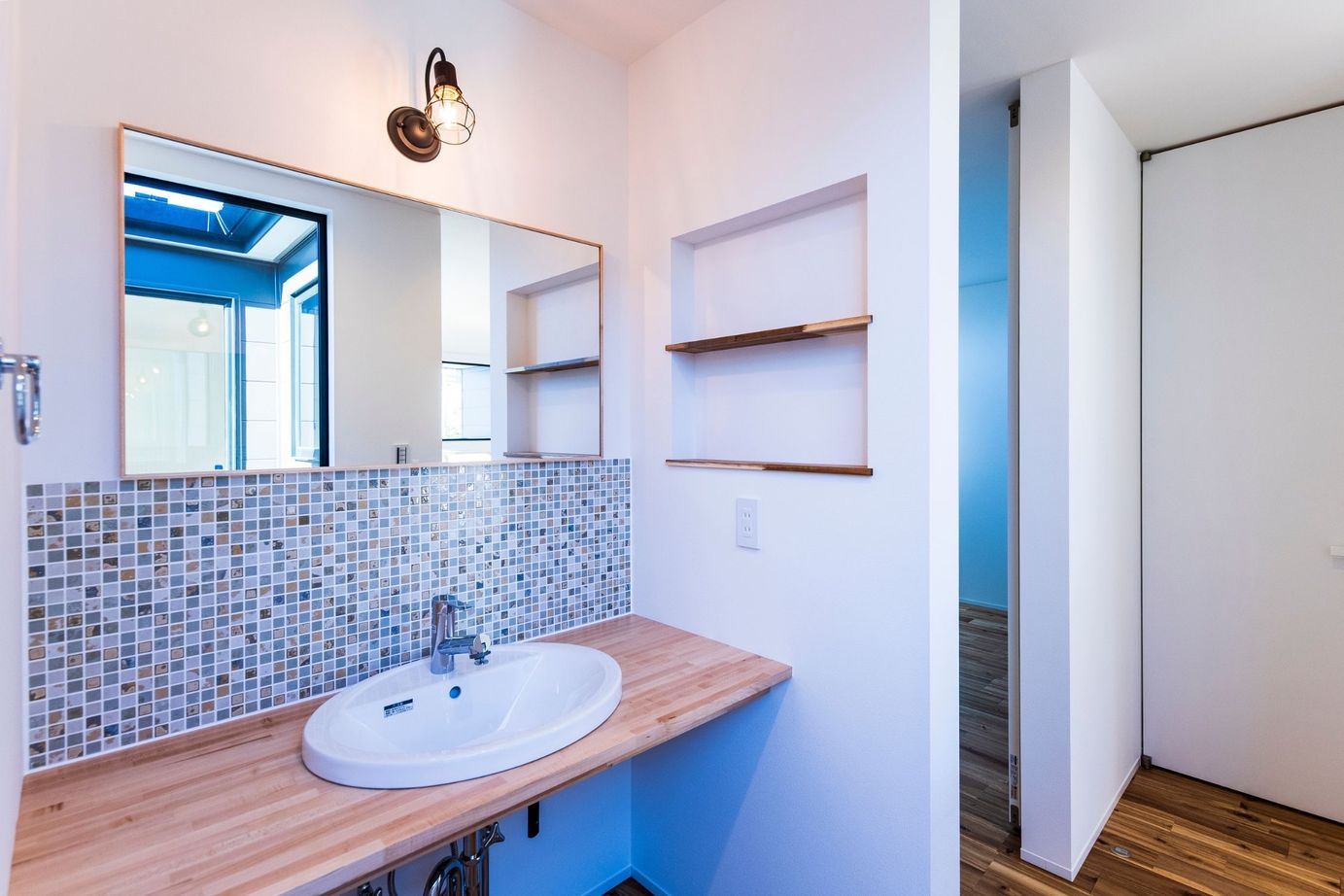 埼玉の平屋　アップルホーム 人目を遮るプライベート空間で春は花見、夏はＢＢＱに花火。雨の日も愛おしい「お花見バルコニー」のある家の建築実例画像4