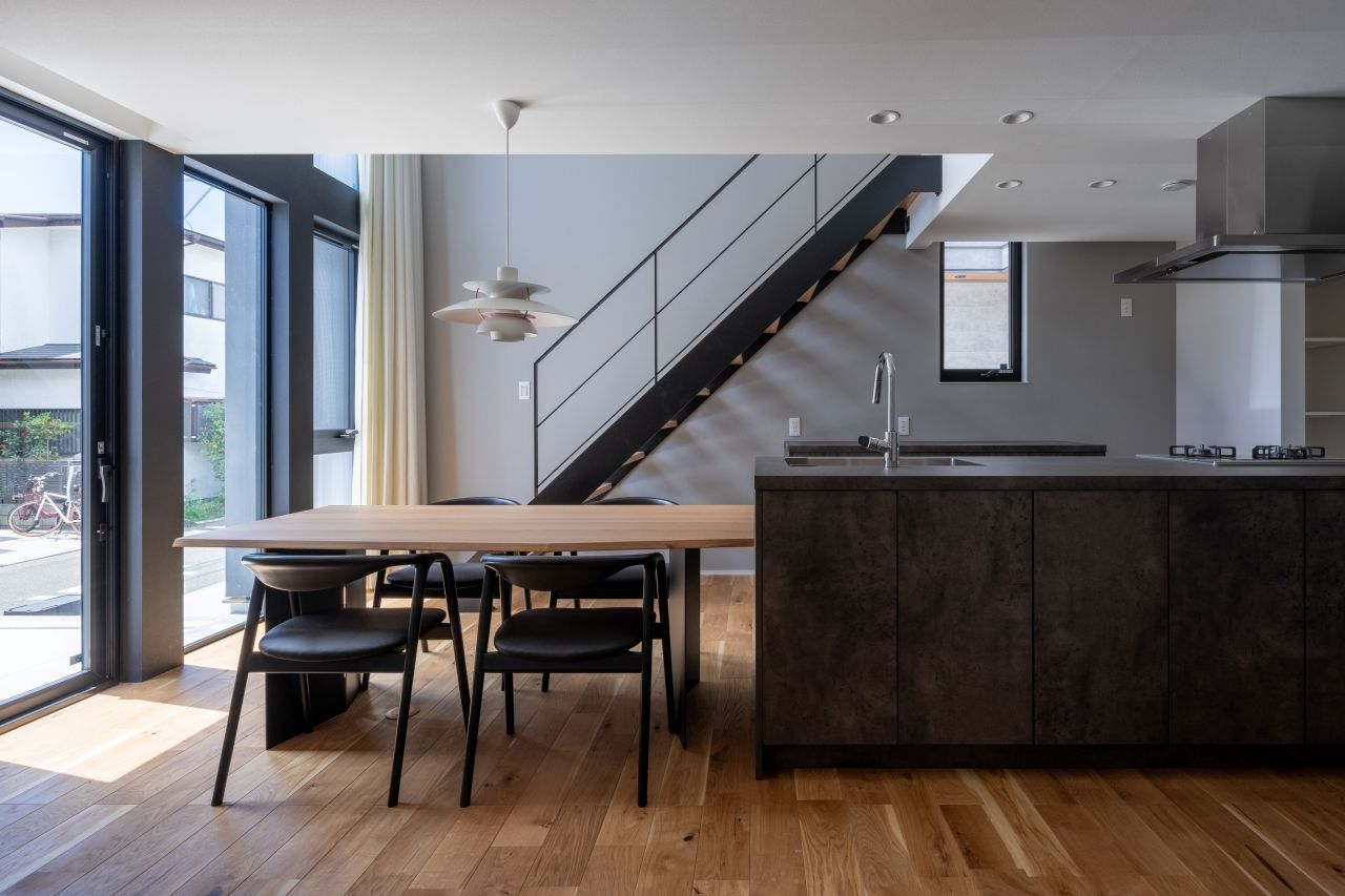 ワイズプロダクト 【藤沢市/2000万円台/30坪台/家具付のデザイン規格住宅】自然素材×ガラスが表情豊かなファサードの家の建築実例画像2