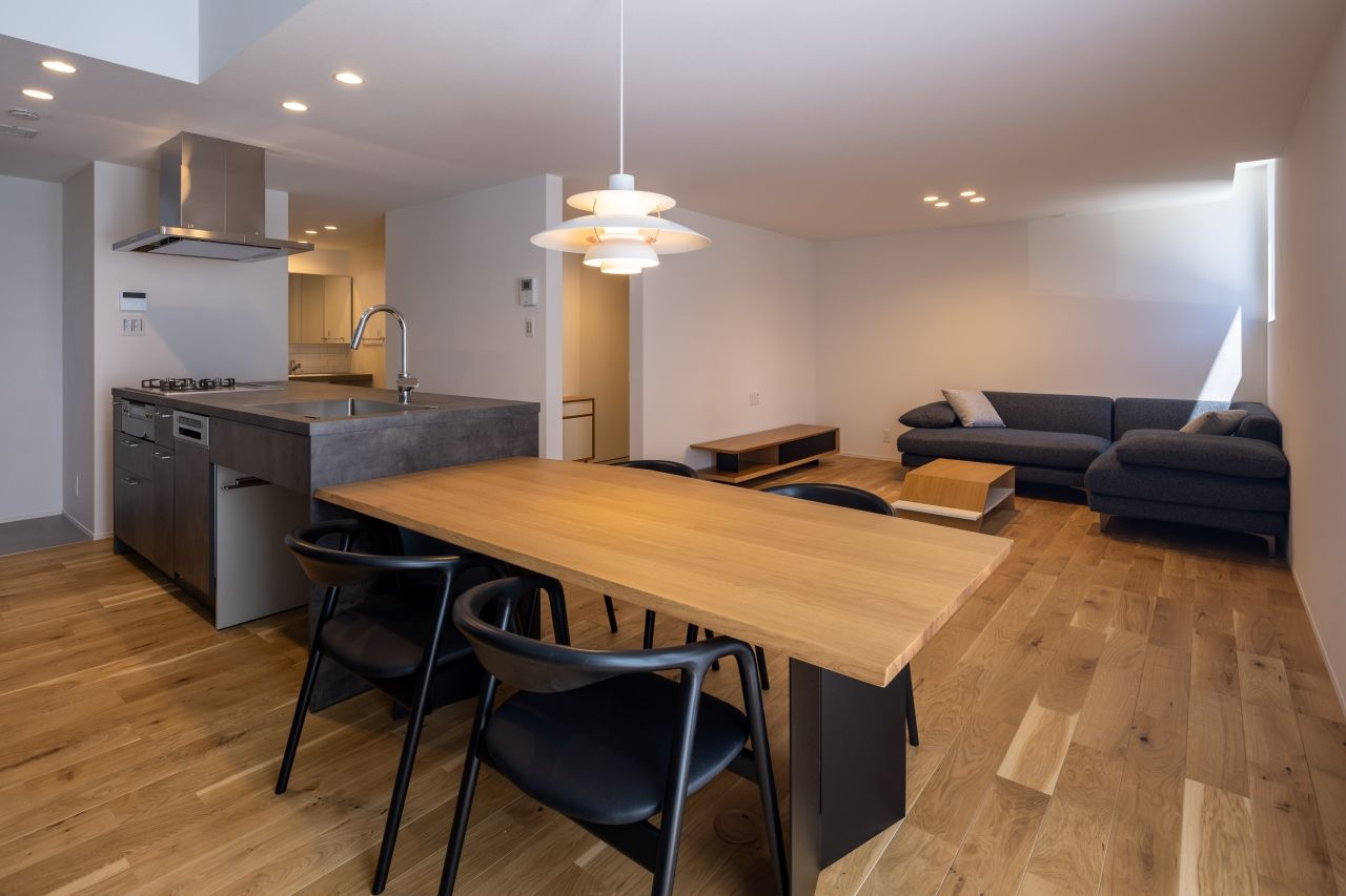 ワイズプロダクト 【藤沢市/2000万円台/30坪台/家具付のデザイン規格住宅】自然素材×ガラスが表情豊かなファサードの家の建築実例画像3