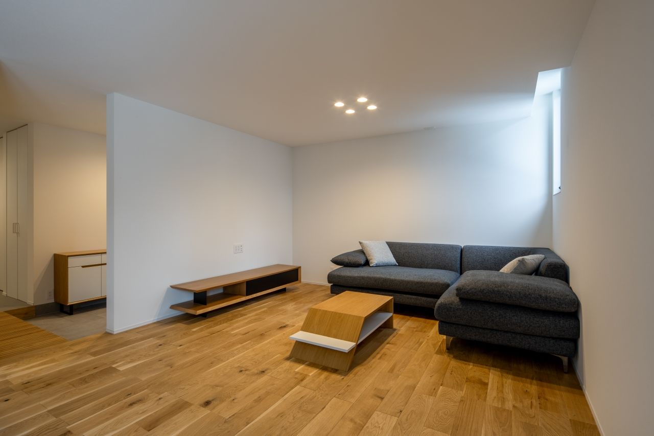 ワイズプロダクト 【藤沢市/2000万円台/30坪台/家具付のデザイン規格住宅】自然素材×ガラスが表情豊かなファサードの家の建築実例画像5