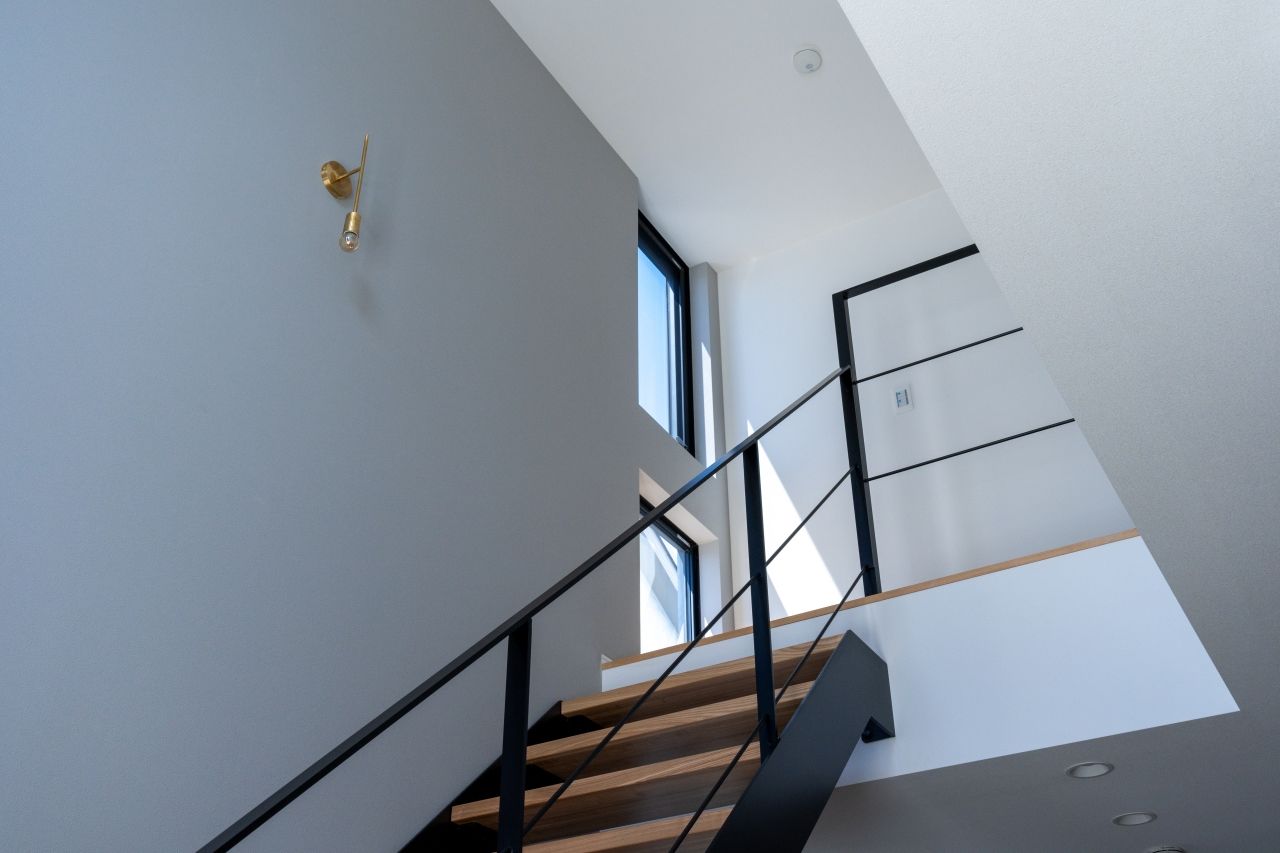 ワイズプロダクト 【藤沢市/2000万円台/30坪台/家具付のデザイン規格住宅】自然素材×ガラスが表情豊かなファサードの家の建築実例画像8