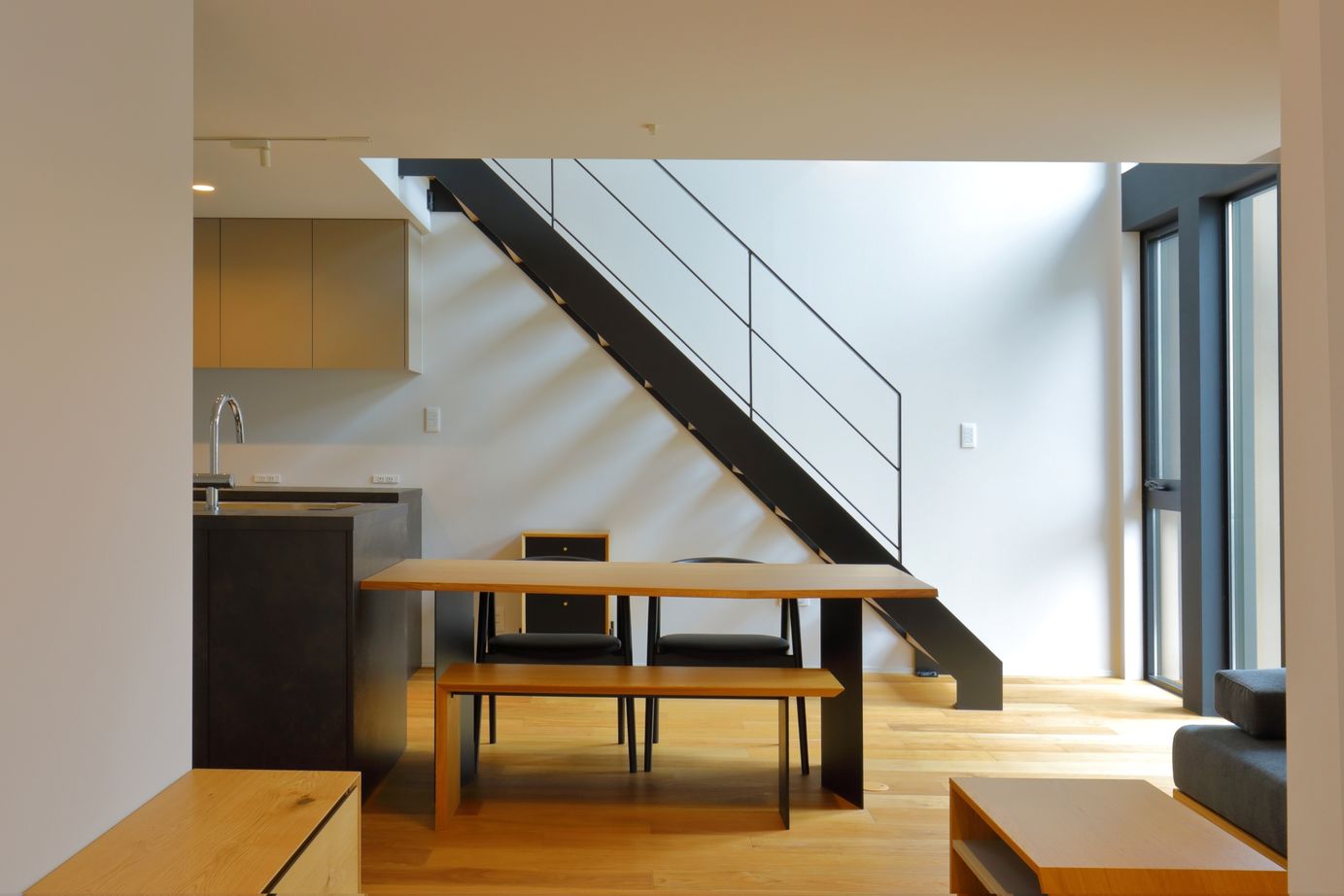 ワイズプロダクト 【相模原市/2000万円台/30坪/家具付きのデザイン規格住宅】シンプルなカッコよさと使いやすさを両立した家の建築実例画像4