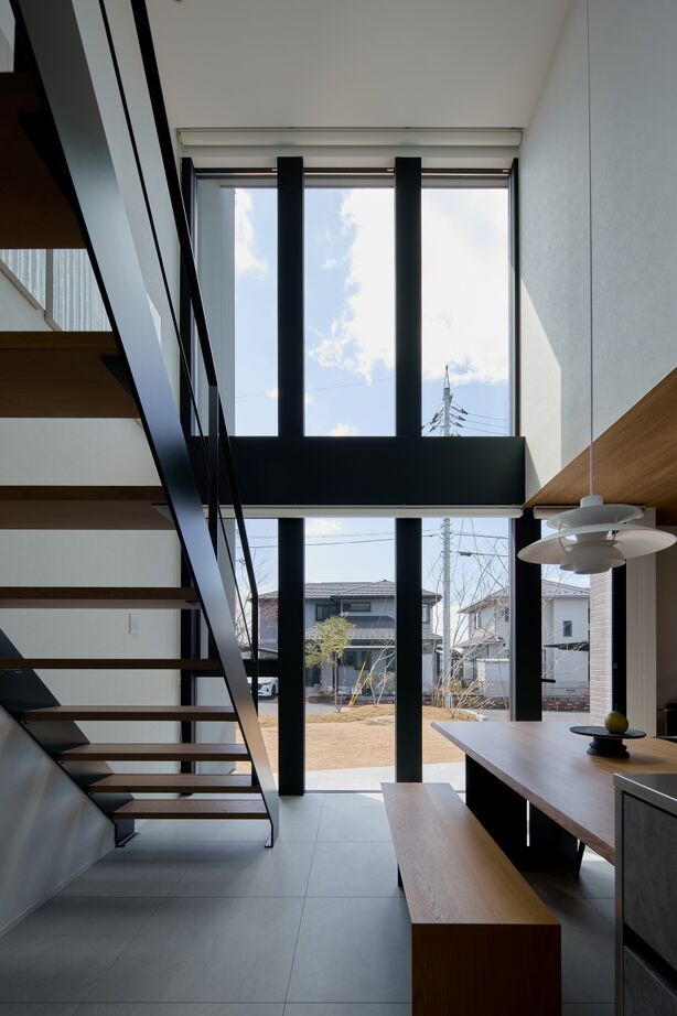 ワイズプロダクト 【家具付きのデザイン規格住宅】自分好みにカスタマイズが可能。ギャラリーのような外観の美しい住まいの建築実例画像6