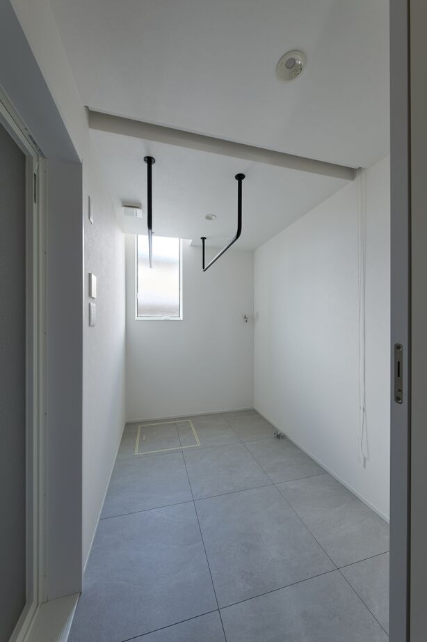 ワイズプロダクト 【家具付きのデザイン規格住宅】自分好みにカスタマイズが可能。ギャラリーのような外観の美しい住まいの建築実例画像10