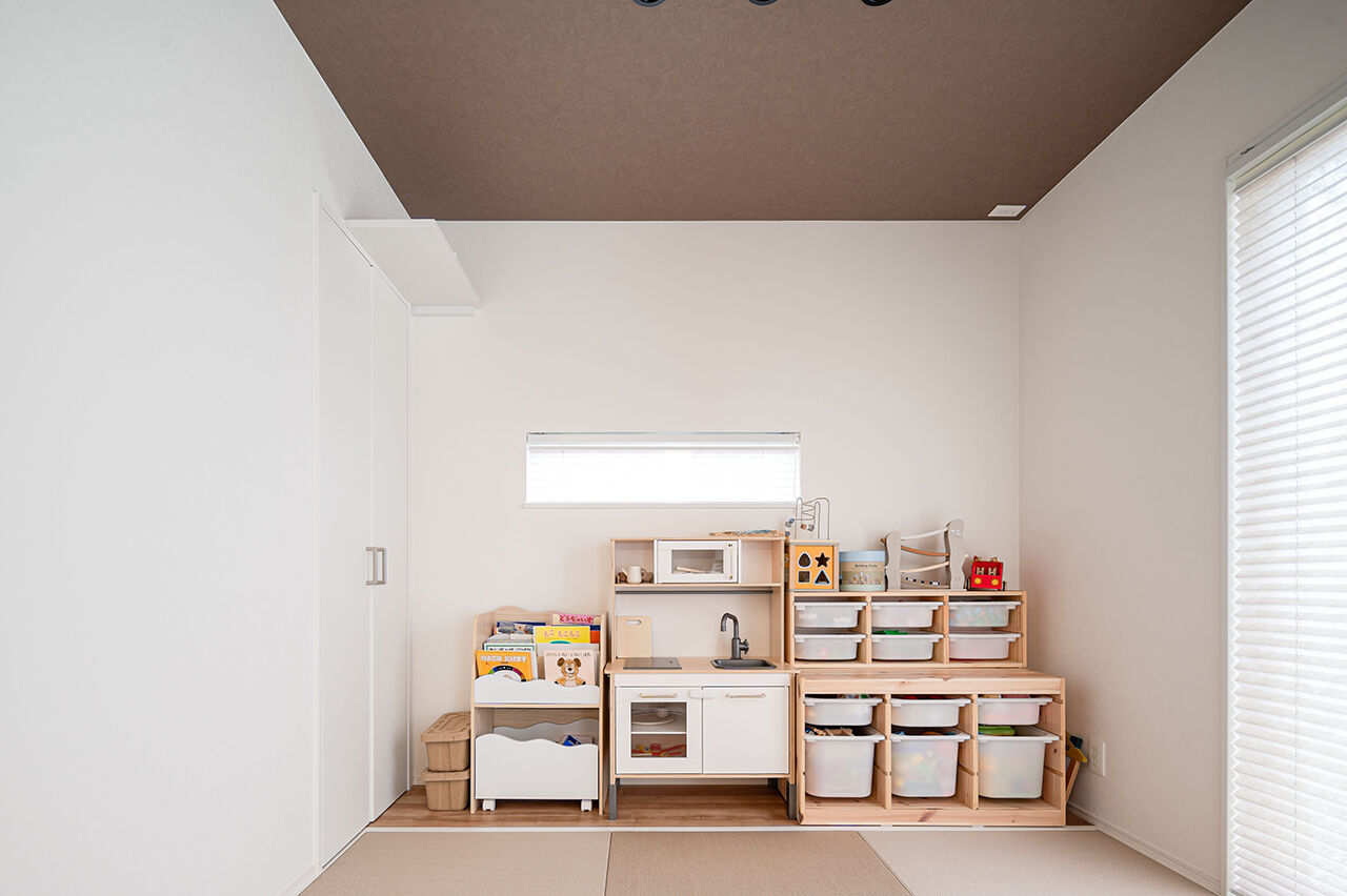 KOYO ARCHITECTS 【愛媛県伊予郡／30坪台／書斎】在宅ワーク用書斎あり／南側大開口でリビングが明るいホテルライクな住まいの建築実例画像6