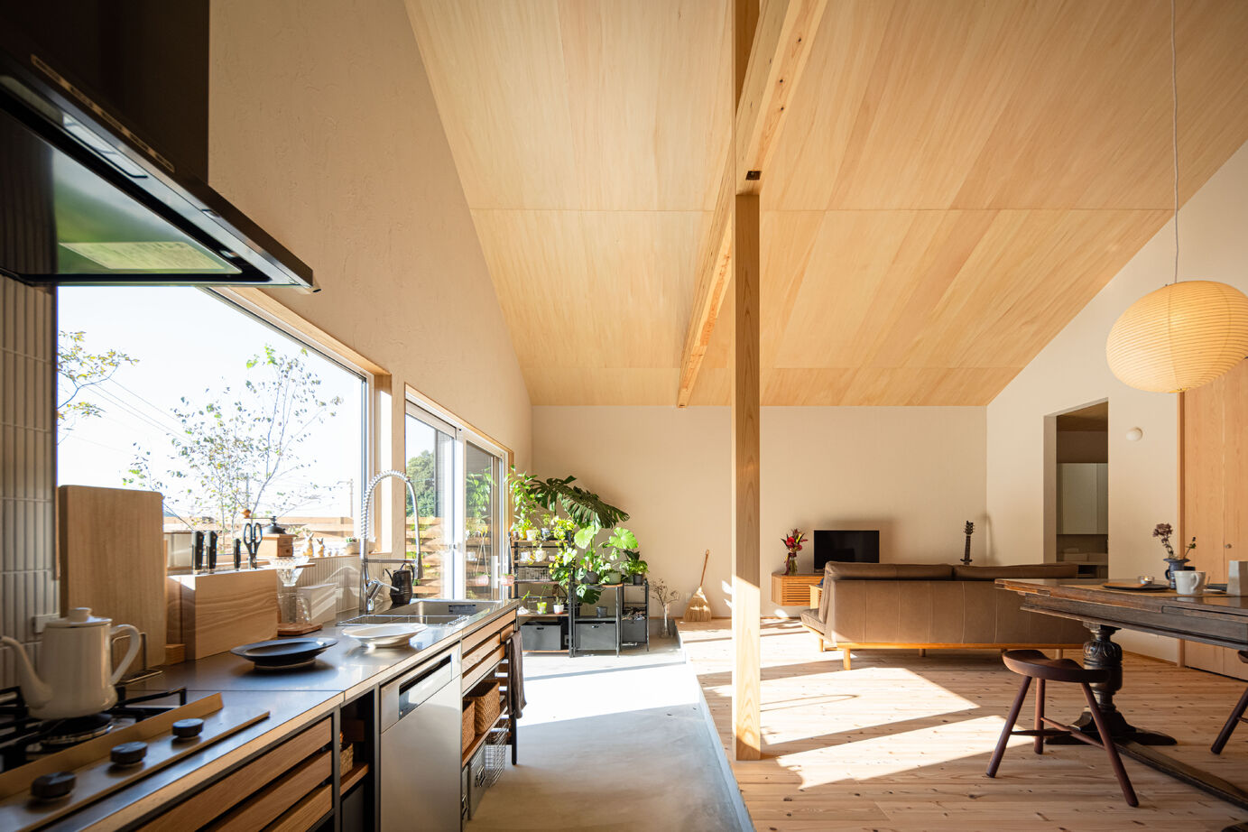 KOYO ARCHITECTS 山々の美景を穏やかに味わう平屋の建築実例画像4