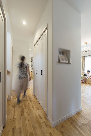 m建 無垢材の床に真っ白な塗り壁。オリジナルキッチンも叶えた完全オーダーメイドのナチュラルハウスの建築実例画像7