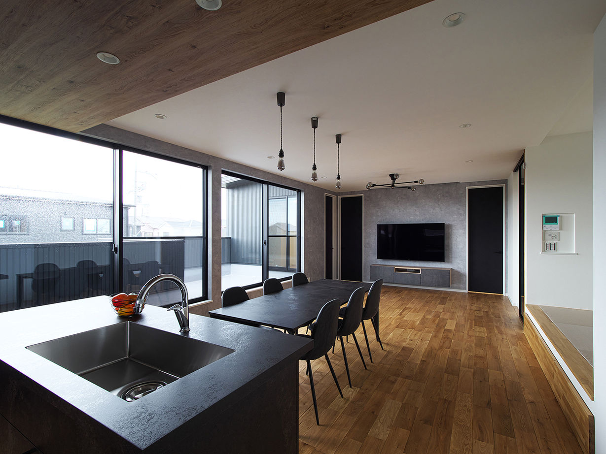 あおぞらホーム 【奈良県/3000万円台/間取り図】黒壁×杉板のコントラストがカッコいい、ビルトインガレージのある家の建築実例画像3