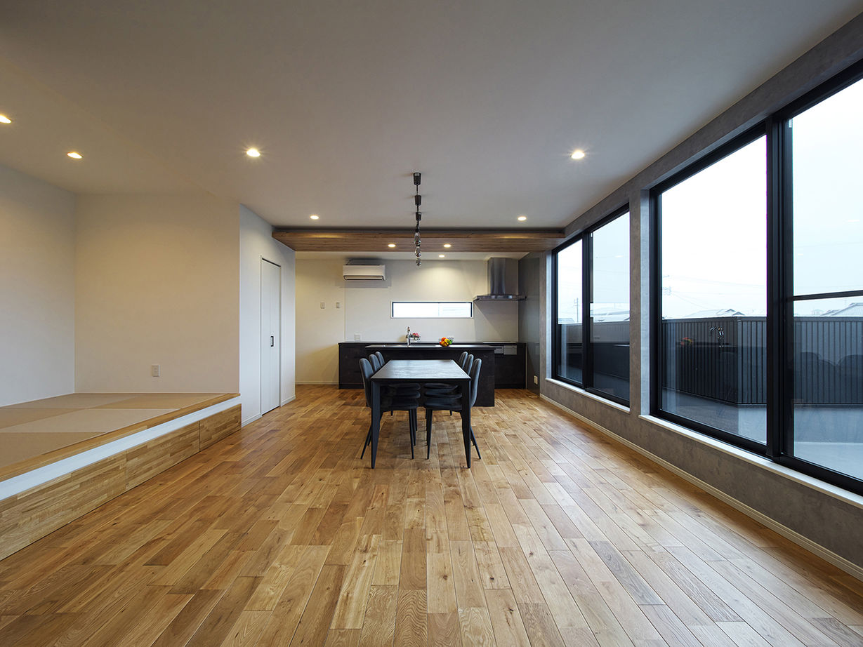 あおぞらホーム 【奈良県/3000万円台/間取り図】黒壁×杉板のコントラストがカッコいい、ビルトインガレージのある家の建築実例画像4