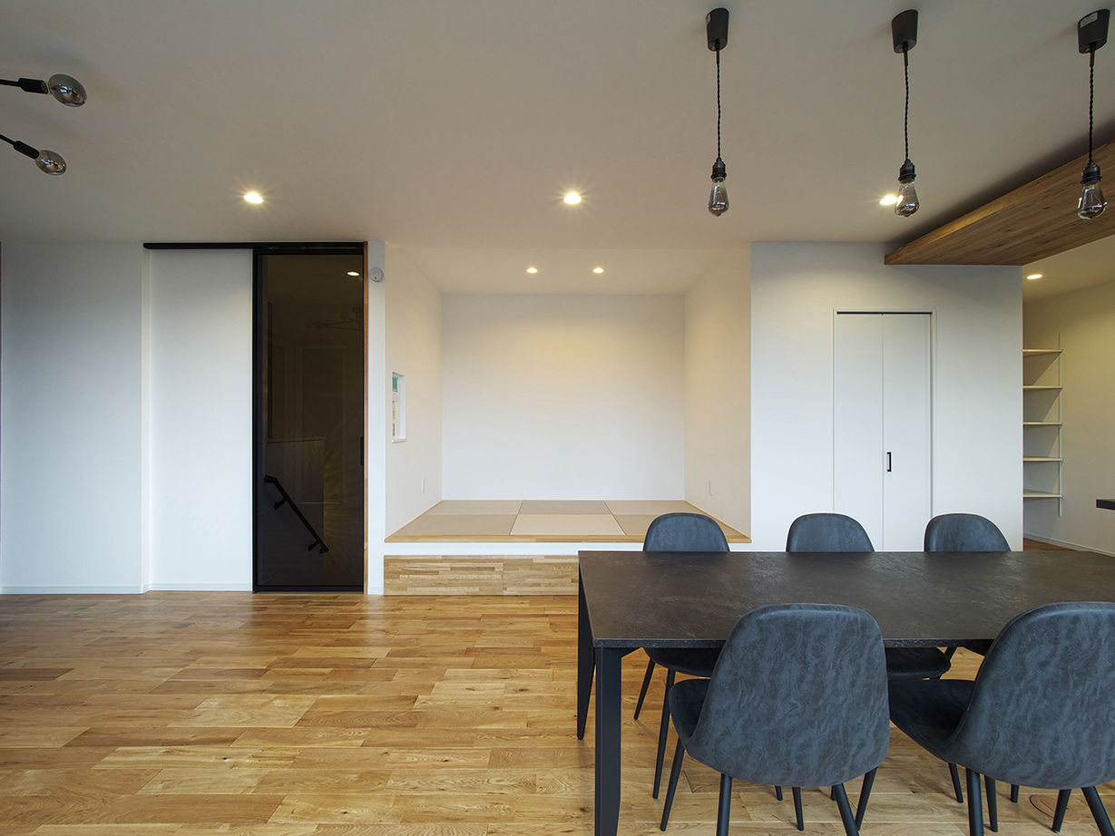 あおぞらホーム 【奈良県/3000万円台/間取り図】黒壁×杉板のコントラストがカッコいい、ビルトインガレージのある家の建築実例画像5