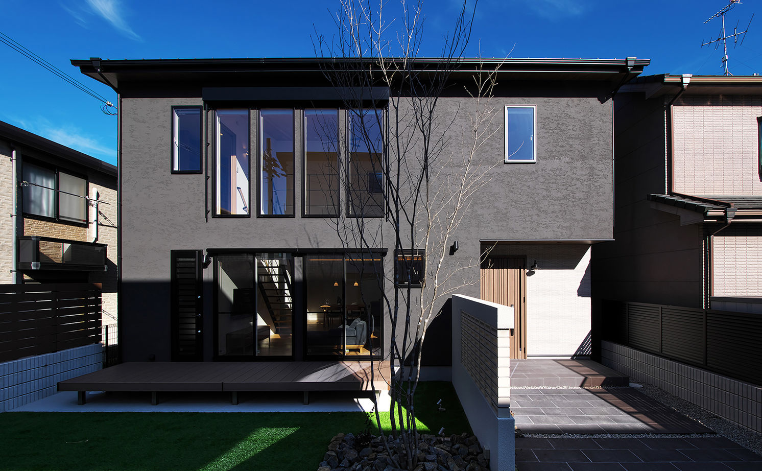 あおぞらホーム 【天理市/3000万円台/間取り図あり】吹き抜けを見上げると「あおぞら」が見える、陽だまりリビングのある家の建築実例画像1